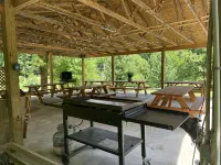 Beautiful 4 unit lodge w/ Hot tub, WiFi, fire pits &  pavilion area with grills Hotels in Powell County