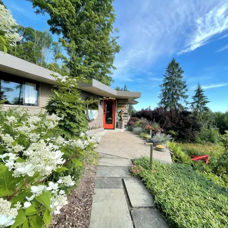 Nationally Registered Usonian Cottage at Lynn Hall by FLW's Fallingwater Builder
