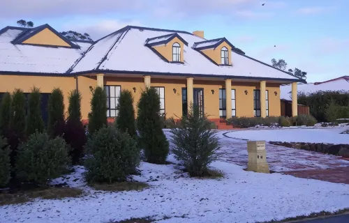 Stately Bowral Designer Home - บังกะโล