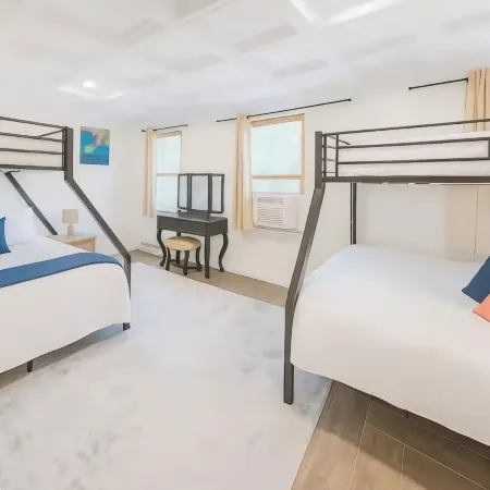 Gatsby’s Main Level. Ocean Bay Park. Heated Saltwater Pool + Hot Tub. Sleeps 14