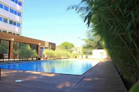HÔTEL C Suites Chambres Spacieuses - piscina