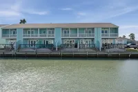Waterfront Getaway with Private Boat Slip on Desirable Key Allegro, Rockport TX - 4 stjerner