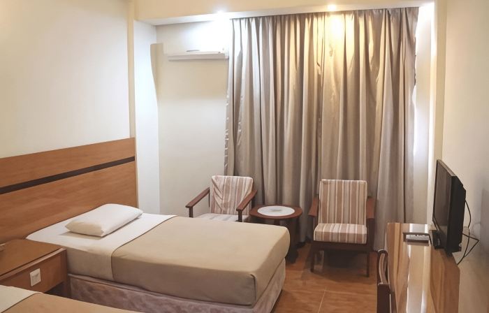 Paradise Hotel