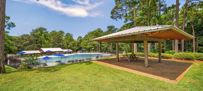 The Skipper’s Hideaway: Golf Course & Pool Oasis Hotels in Daphne