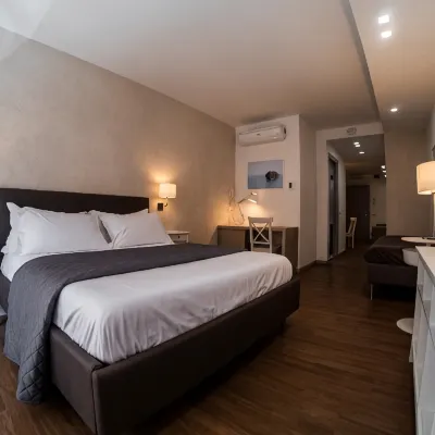 Prestige Rooms Chiaia Отели рядом с достопримечательностью «Лунгомаре Карачоло»