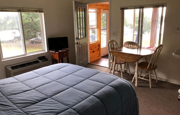 West Winds Motel & Cottages