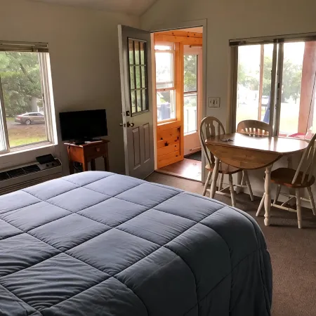 West Winds Motel & Cottages