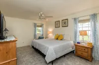 🍹🌞 Cottage Paradise! 2BR/2BA, Pets Welcome, TV, Wi-Fi - 3 ดาว