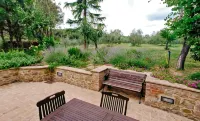 Idyllic guest house in Tuscan country house style with swimming pool - Homestays