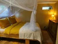 The Sunbird Inn, with luxury bathroom in quiet resort with many amenities - ที่มีสระว่ายน้ำ