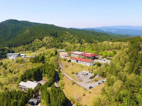 Menard Aoyama Resort Hotel Schönvert - parkir