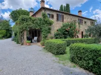 Idyllic guest house in Tuscan country house style with swimming pool Hotels in Sinalunga