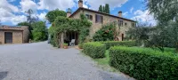 Idyllic guest house in Tuscan country house style with swimming pool - Homestays