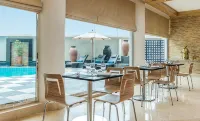 Majestic Cove Hotel - Kitchens