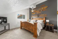 Ponderosa Pines Retreat, featuring 3 Beds and 3 Baths with Privacy - Boutique