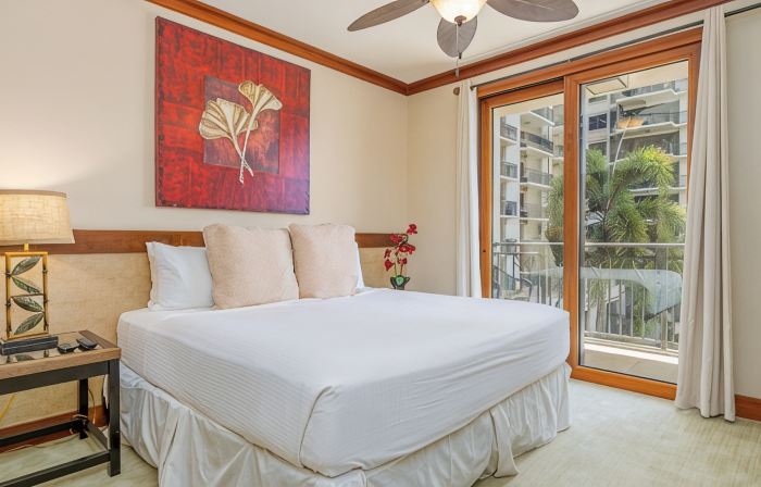 Aloha! Come enjoy paradise in our tranquil & relaxing beach villa.