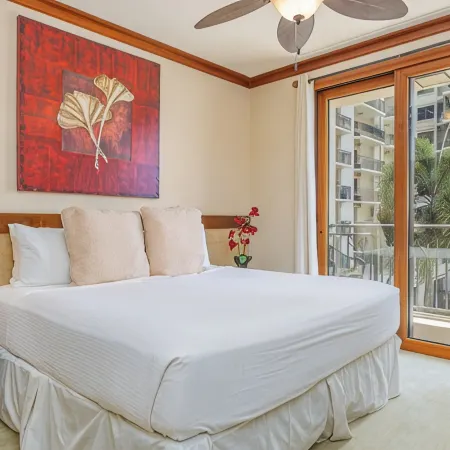 Aloha! Come enjoy paradise in our tranquil & relaxing beach villa.