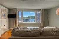 Coastal downtown 1 Bed, 1 Bath, full kitchen w/ harbor view - 4-Star