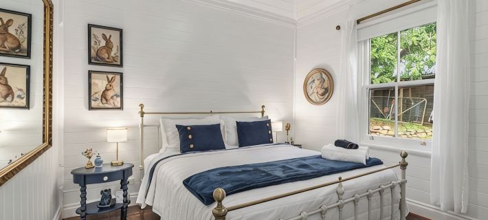 Historic country cottage on beautiful estate minutes from Bowral and Mittagong Hotels in Bowral
