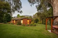 Kiewa Country Cottages - Mountain view
