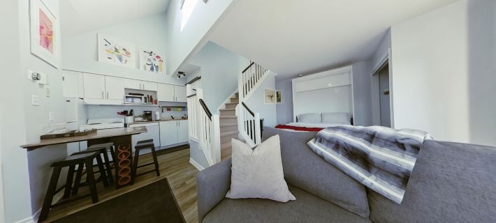 Artistic Hillside Loft Hotels in Grey County