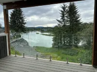 Water and mountain view’s in charming Juneau - vue sur la montagne