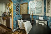 Magical-Dwntwn Lodi, Hot Tub, Firepit, Wine Tasting, Backyard Oasis