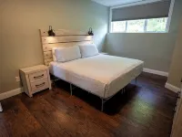#3 Lakefront Hamlin Lake Retreat - Sleeps 10 Hotel a Hamlin Township