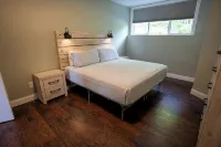 #3 Lakefront Hamlin Lake Retreat - Sleeps 10 - 4-Star
