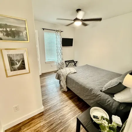 Spacious, Private, Cozy and Close to Downtown Rogers, AR  & Trails