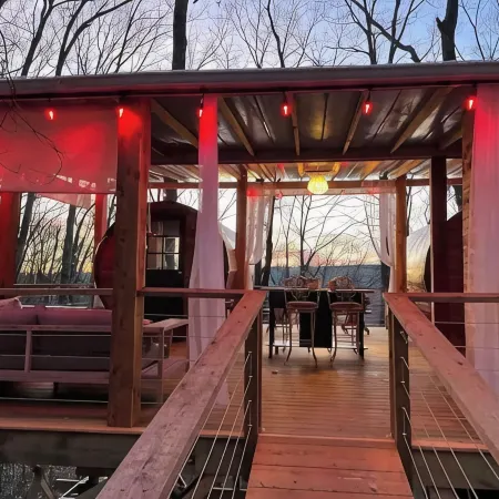 Family & Pet Friendly Treehouse with Amazing Views