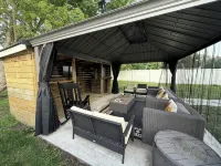 Ground-Level Bed and Bath! Well Equipped Beautiful Backyard and Near the Beach. - WiFi