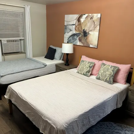 Remodeled 2-bedroom apartment in Clifton WiFi, AC near UC and Hospitals