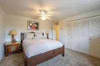Stylish 2BR/2BA Retreat – Pet-Friendly, Patio, Workspace. Wifi. - 4-Star