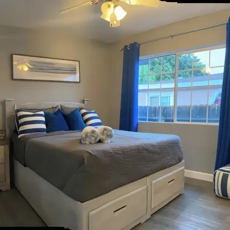 Gorgeous 2 bedroom 2 bath Near SoFI