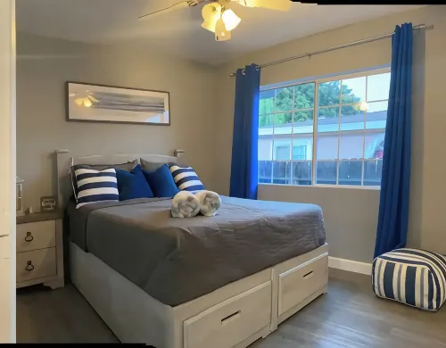 Gorgeous 2 bedroom 2 bath Near SoFI