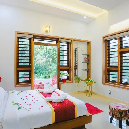 Love Shore Luxury Private Pool Villa near Thusharagiri Waterfalls