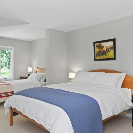 Downtown Middlebury River House Отели в г. Аддисон