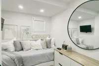Modern Oasis, Steps to Ave, Heated Pool + Hot Tub, Beach Membership, Mini Golf - 프라이빗 풀
