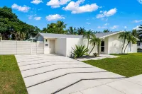Family Retreat Sleeps 11, Heated Pool, Mini Golf, Kayak Experience, Waterfront - 4-Star