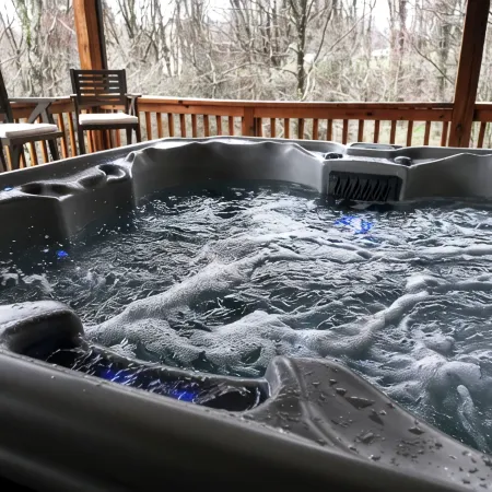 Huge Decks, Hot Tub, Fire Pit & Dog Friendly. Close to Boone and Banner Elk.