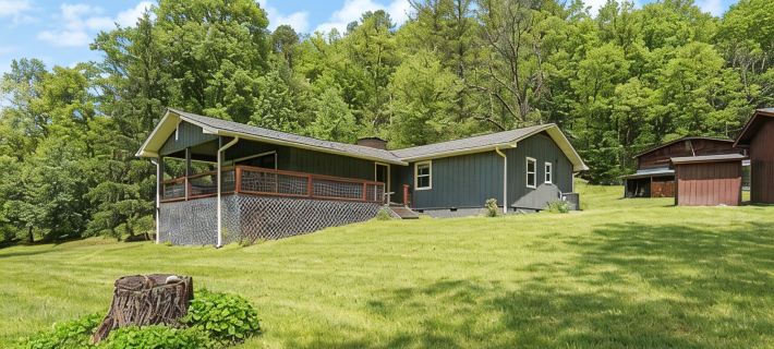 3BR/2BA Mountain Home Perfect Base for Tail of the Dragon and Outdoor Adventures Hotels in Graham County