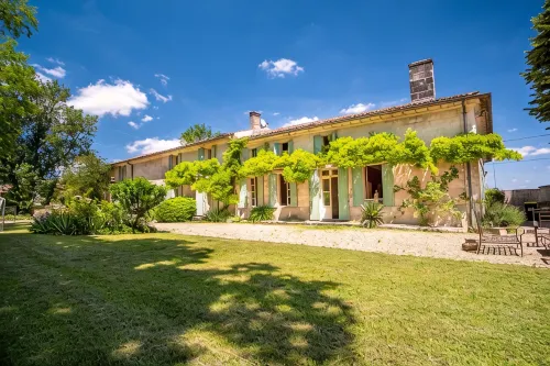 Charming house with large heated swimming pool near Saint-Emilion