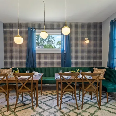 5bd Movie Theater - 7mins to UND - Backyard BBQ