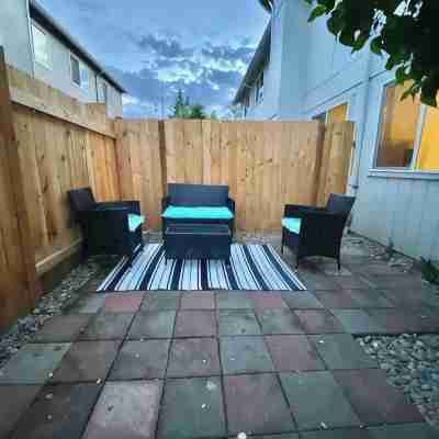 WELCOME TO DEWEY DUCK HOUSE-B! 2BR & 2BA 6-Guests Hotel Exterior