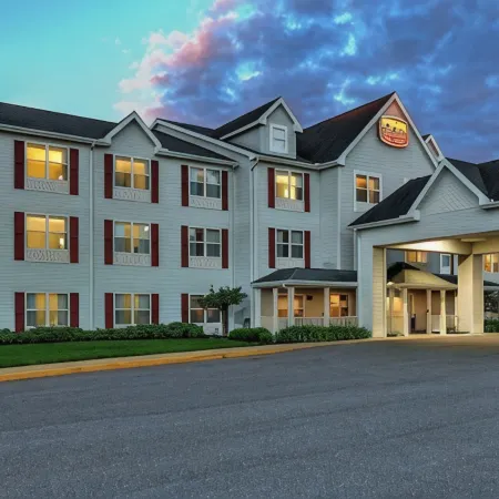 Lancaster Inn & Suites