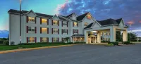 Lancaster Inn & Suites - piscina