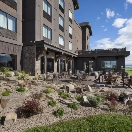Glacier International Lodge