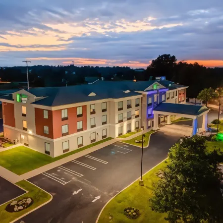 Holiday Inn Express & Suites CHESTER-MONROE-GOSHEN by IHG