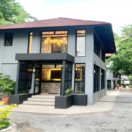 The Henry Resort Taramindu Laiya